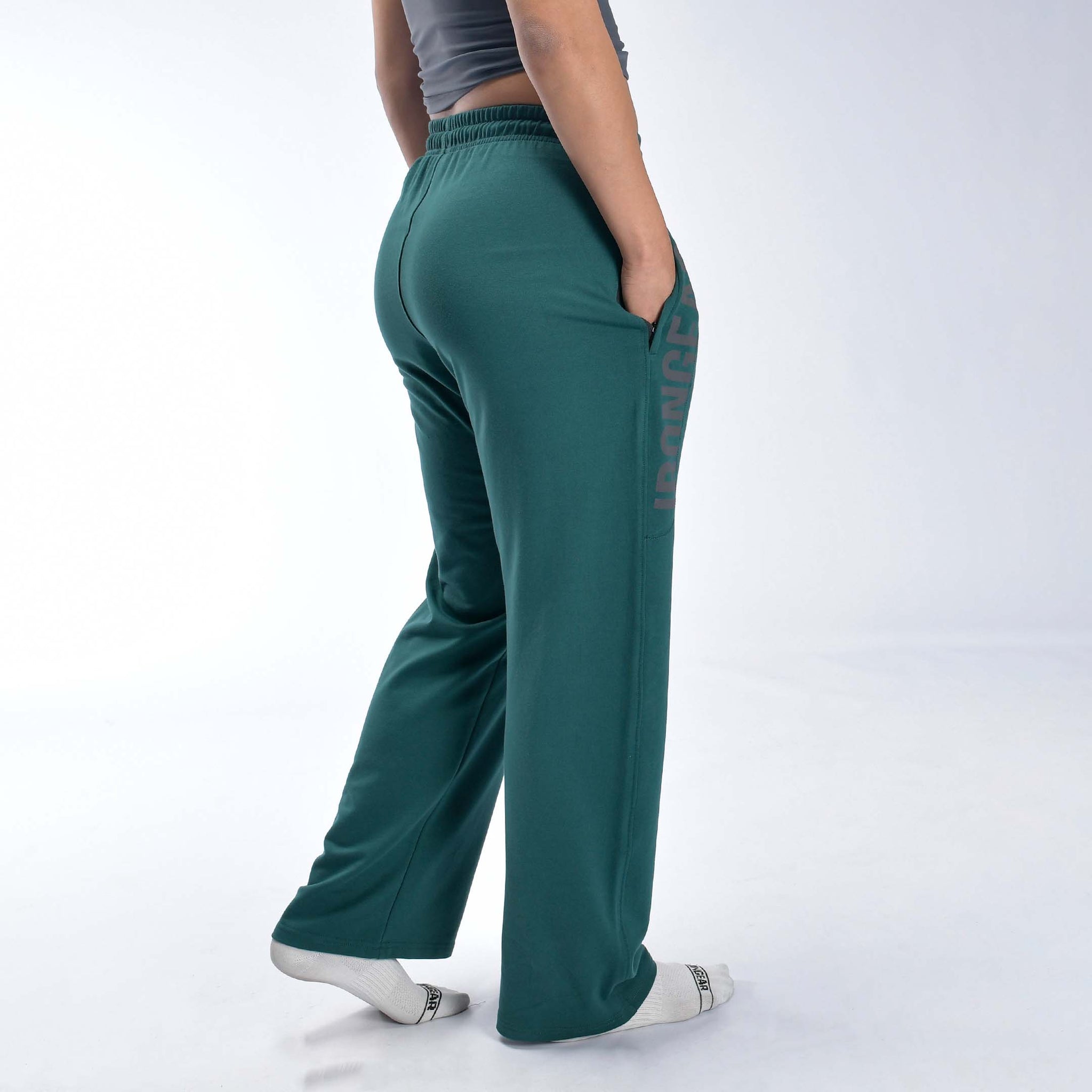 Sollevamento dei jogger con le gambe dritte