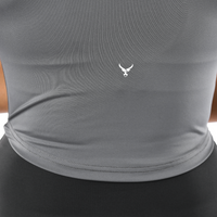 Top a compressione con maniche a cappuccio