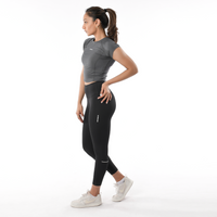 Top a compressione con maniche a cappuccio