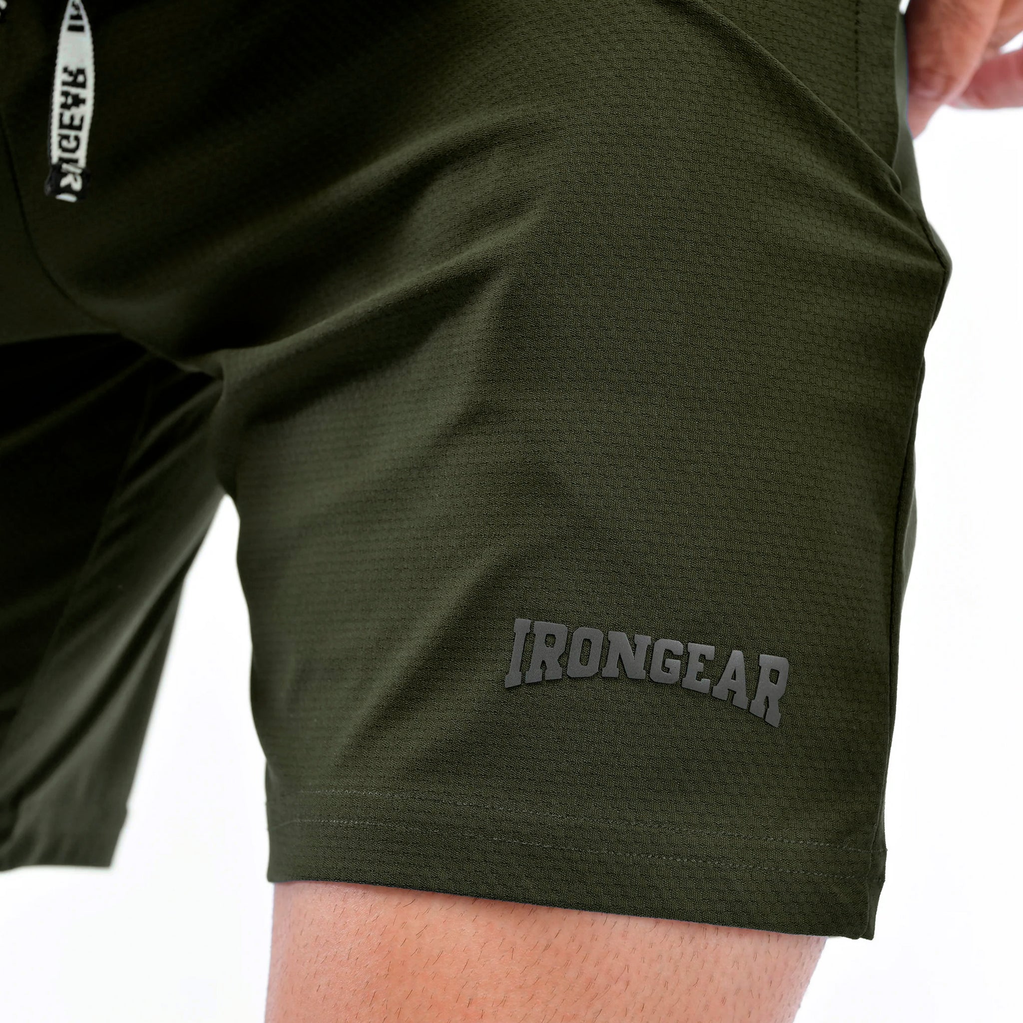 Shorts aus Laser-Mesh