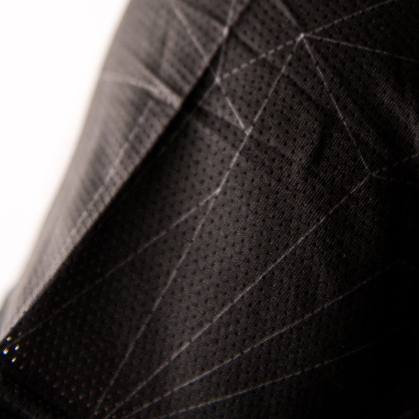 Scollo a V Laser Nero per Donna